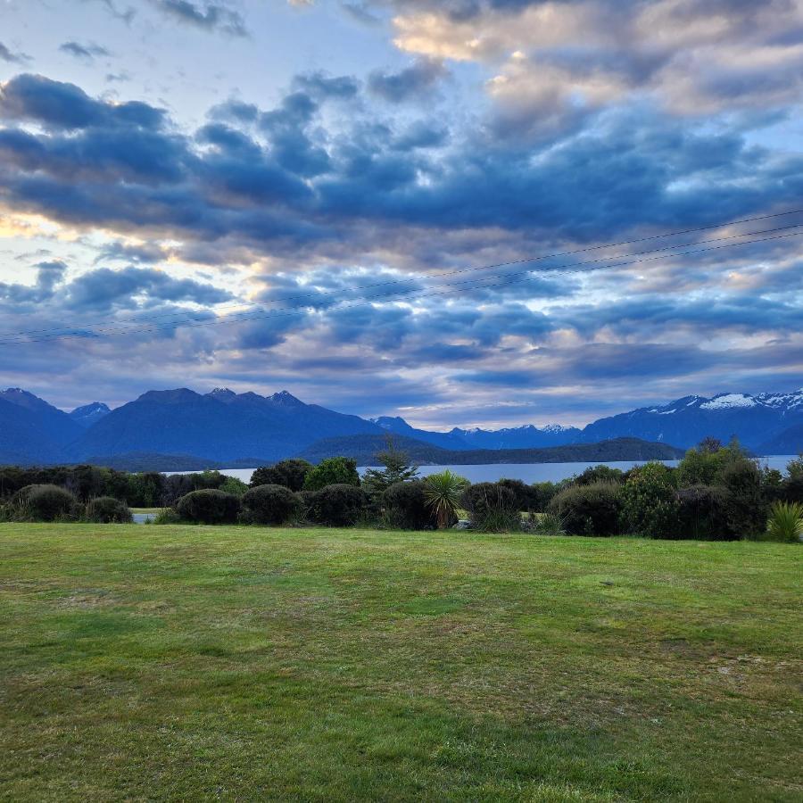 Manapouri Holiday Park Exterior photo